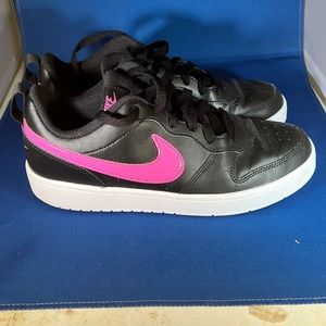 Nike Court Borough Low SZ 7Y